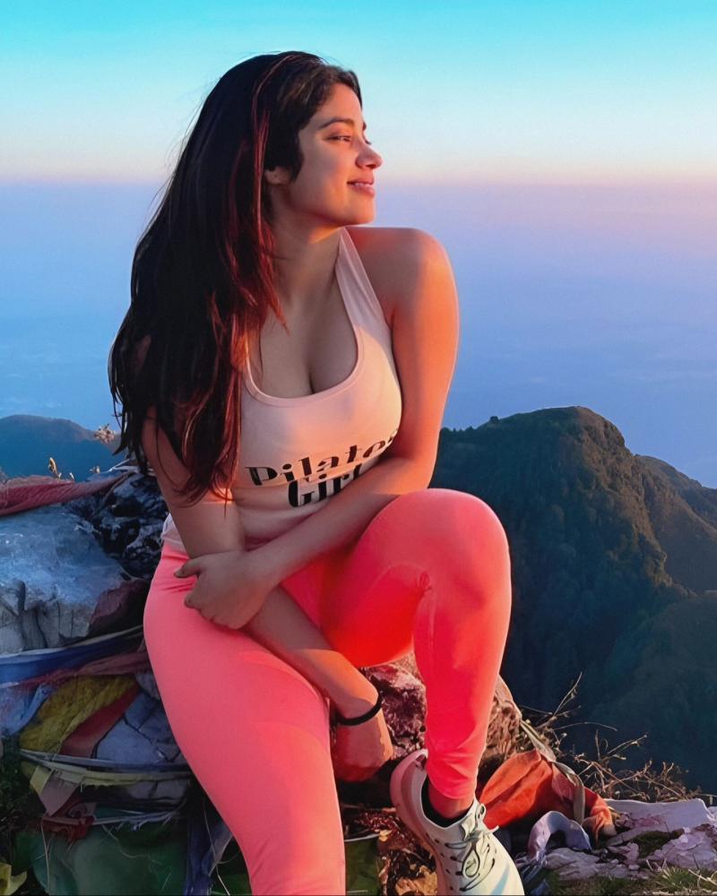 janhvi-kapoor-hottest-photos